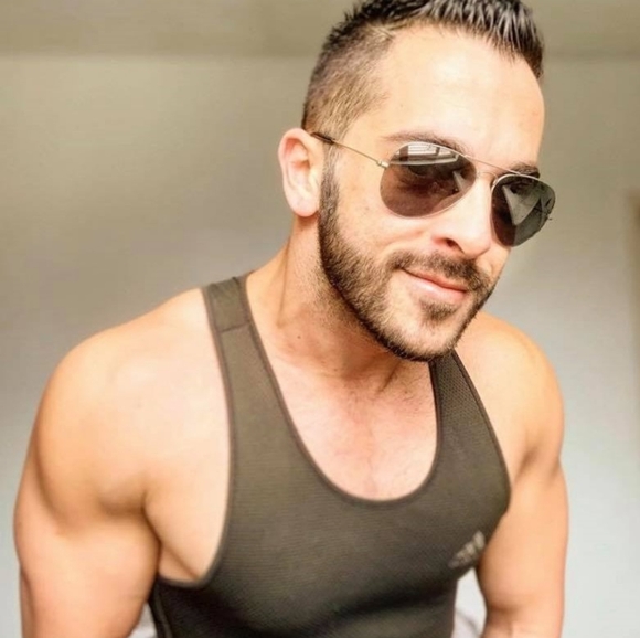 Model Display Ray-Ban Aviator Brown RB3025 Classic - Picture 15 of 16